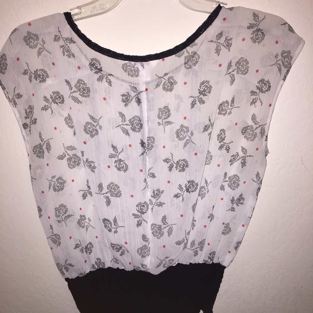 Rose Patterned Blouse - Picture 2 of 4